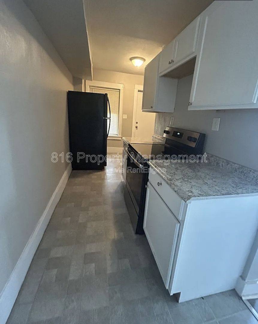 Apartment for rent at 2702 Peery Ave #2E, Kansas City, MO 64127