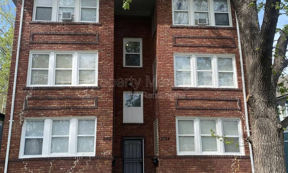 Apartment for rent at 2702 Peery Ave #2E, Kansas City, MO 64127