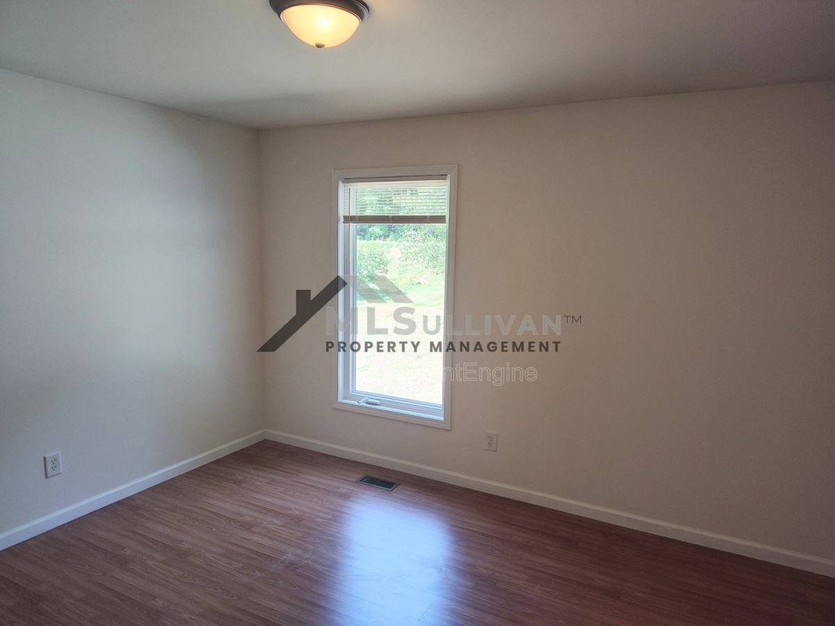 House for rent at 308 Lakeshore Dr, Hillsborough, NC 27278