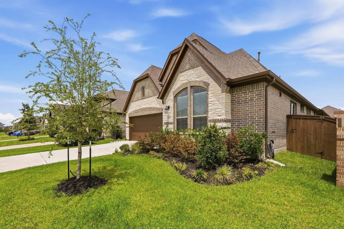 House for rent at 430 Rita Blanca Dr, Webster, TX 77598