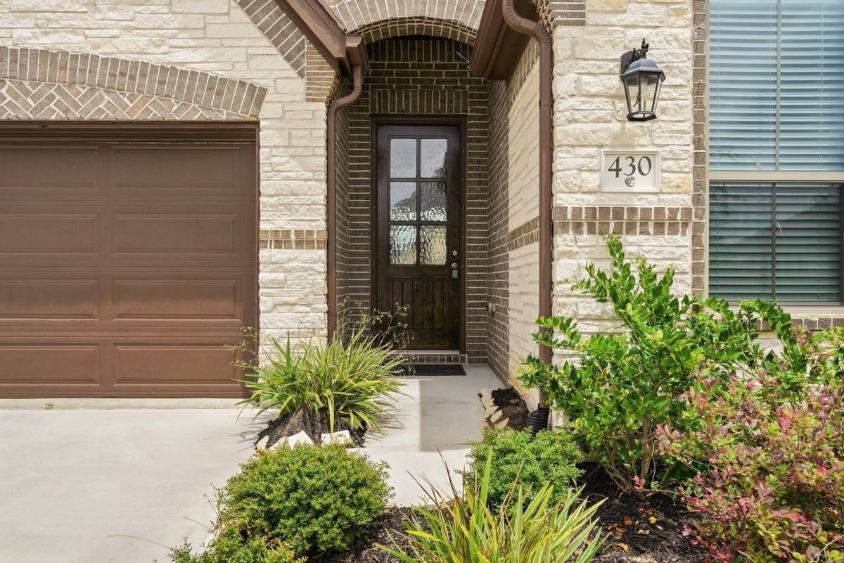 House for rent at 430 Rita Blanca Dr, Webster, TX 77598