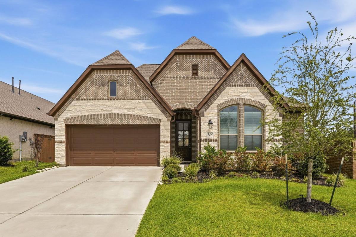House for rent at 430 Rita Blanca Dr, Webster, TX 77598