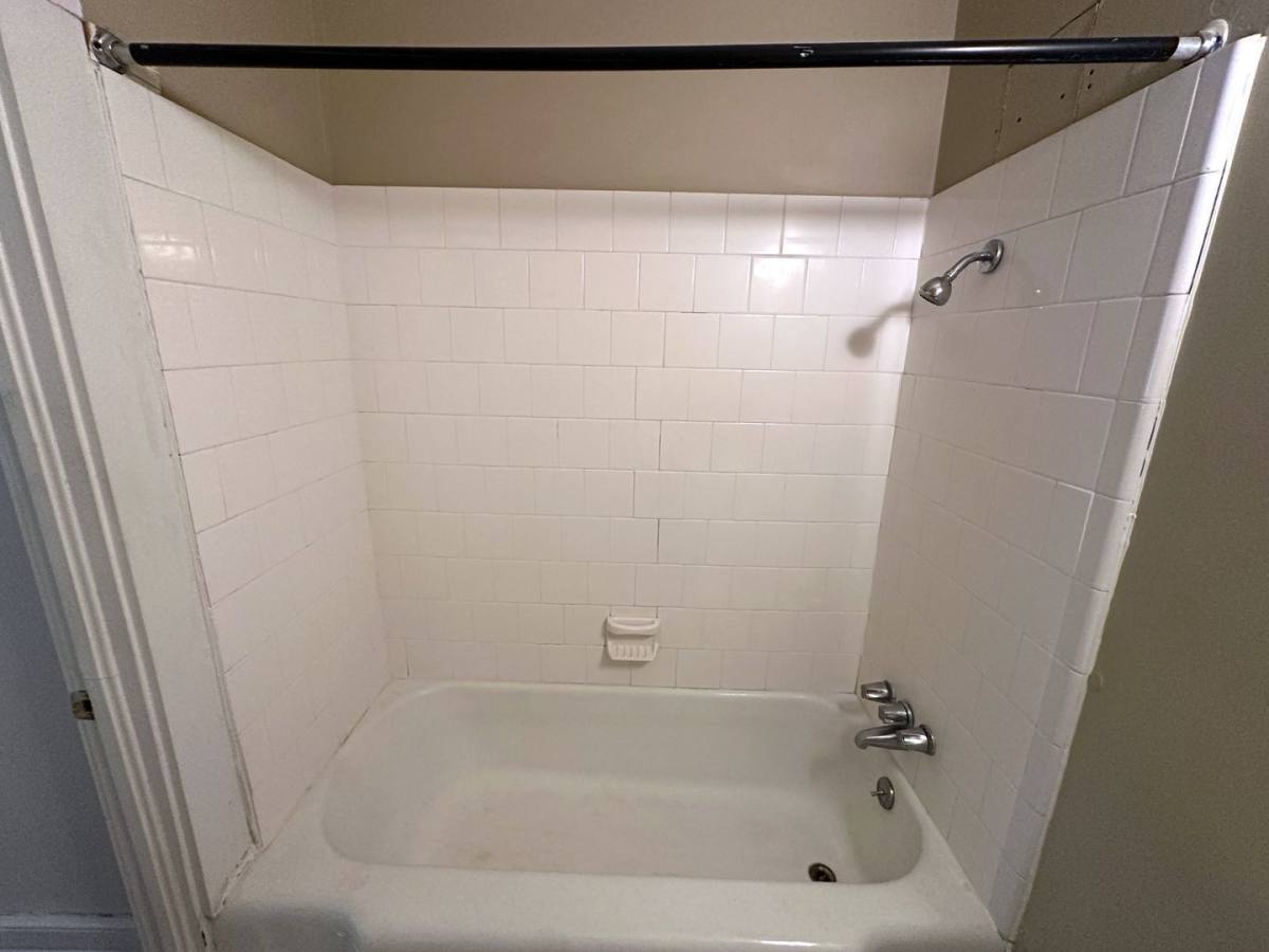 Apartment for rent at 1457 Oglethorpe St #5, Macon, GA 31201