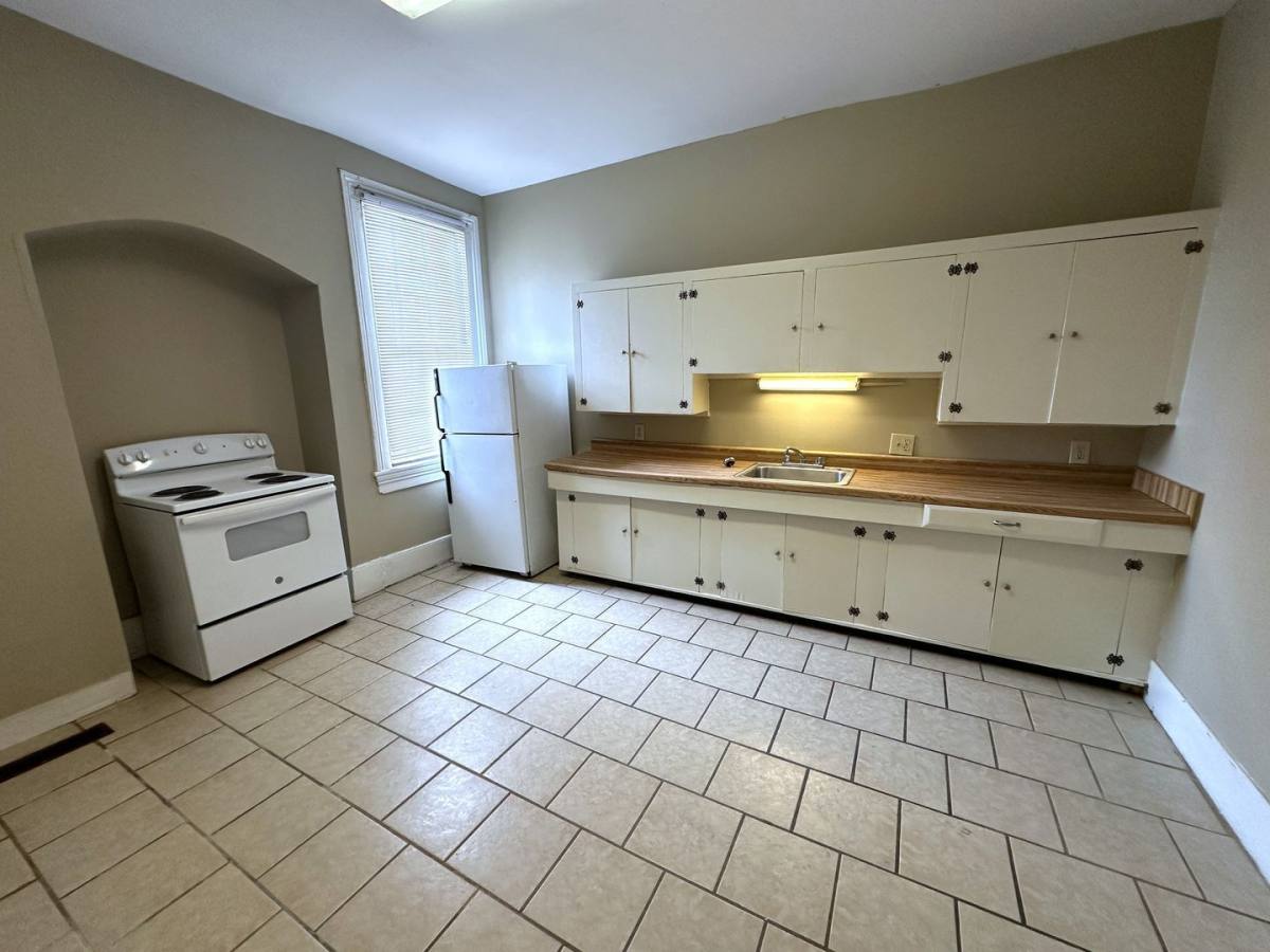 Apartment for rent at 1457 Oglethorpe St #5, Macon, GA 31201