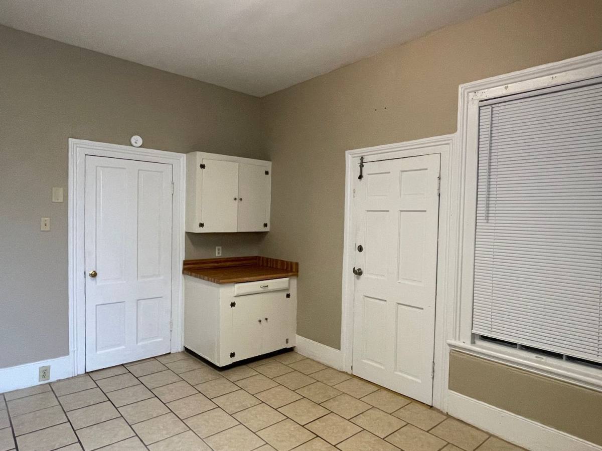 Apartment for rent at 1457 Oglethorpe St #5, Macon, GA 31201