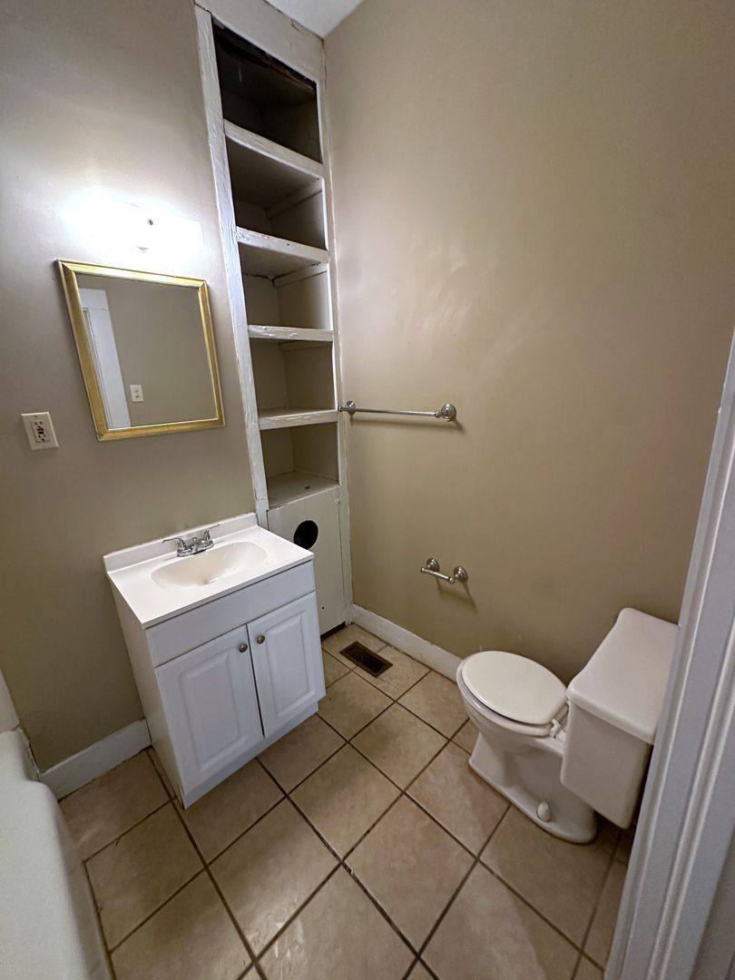 Apartment for rent at 1457 Oglethorpe St #5, Macon, GA 31201