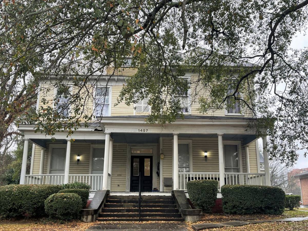 Apartment for rent at 1457 Oglethorpe St #5, Macon, GA 31201