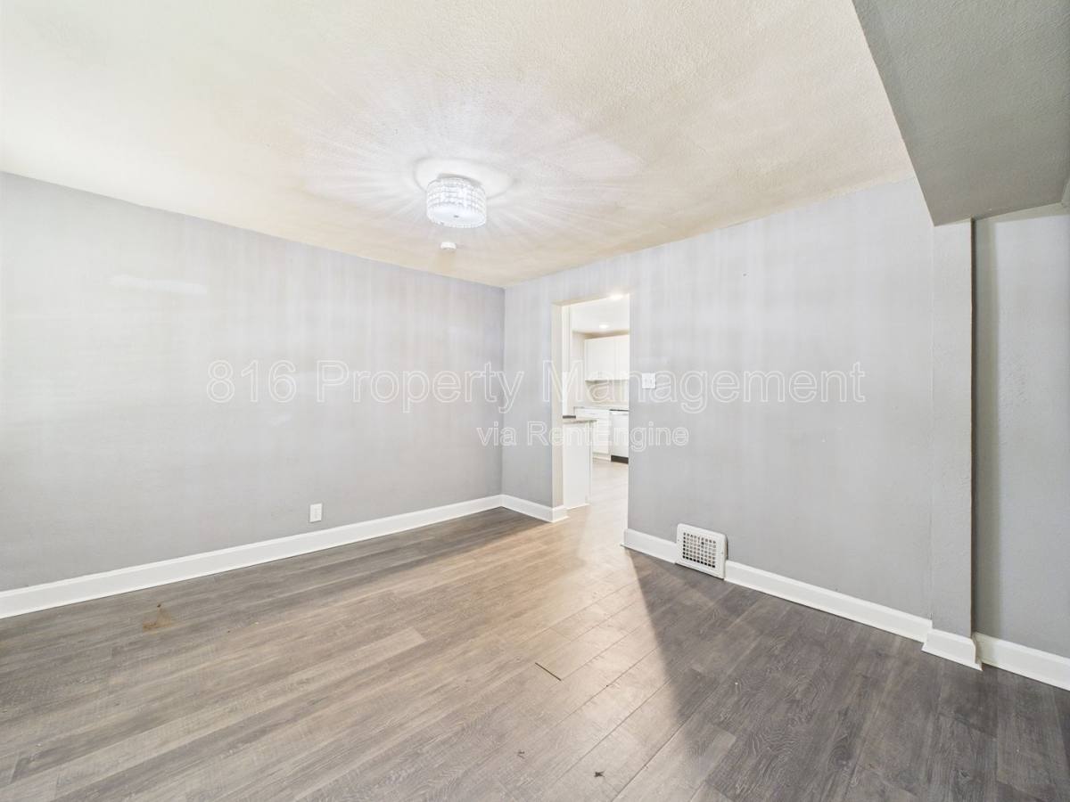 Apartment for rent at 701 W Kansas St #B, Liberty, MO 64068