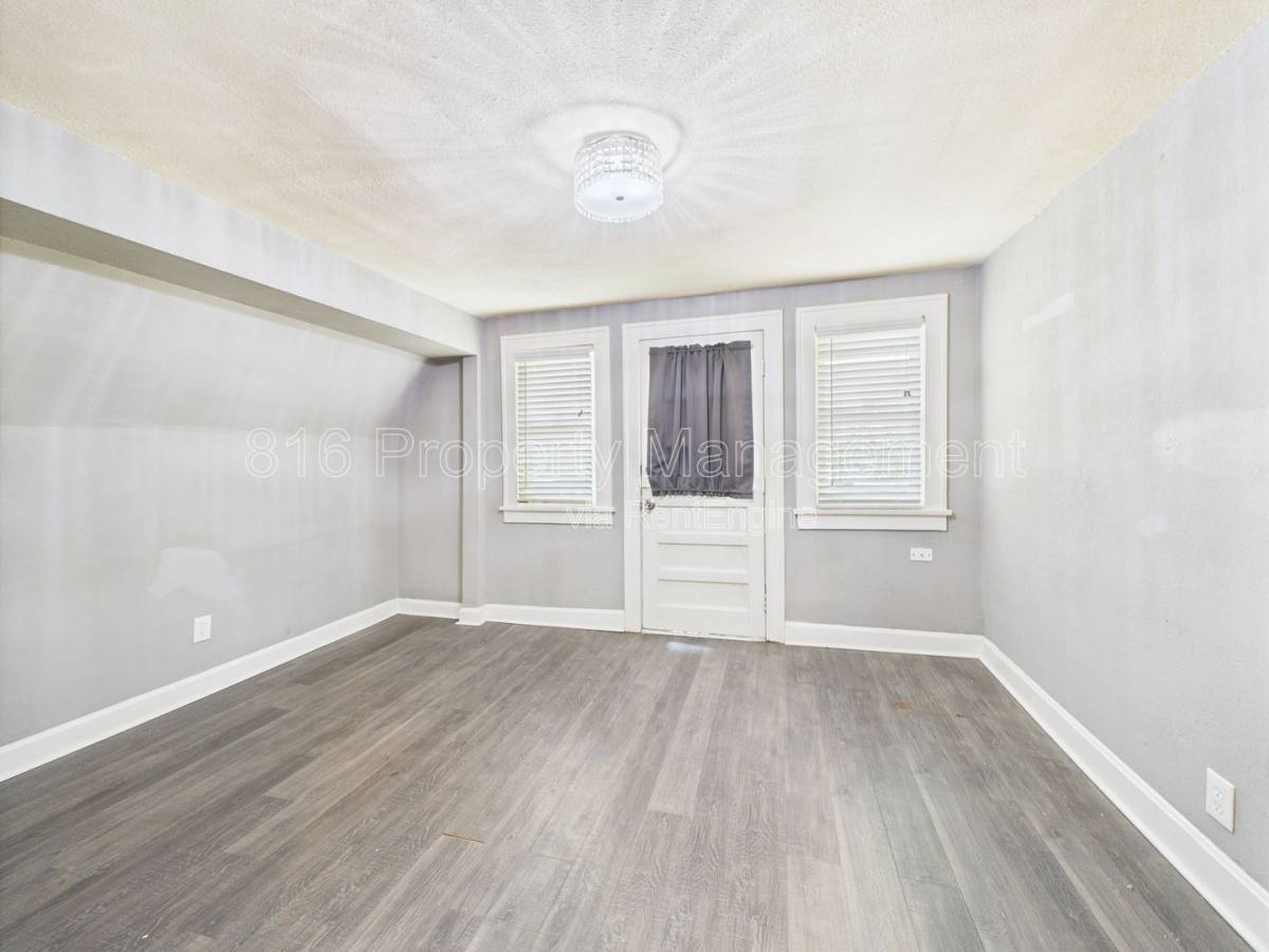 Apartment for rent at 701 W Kansas St #B, Liberty, MO 64068