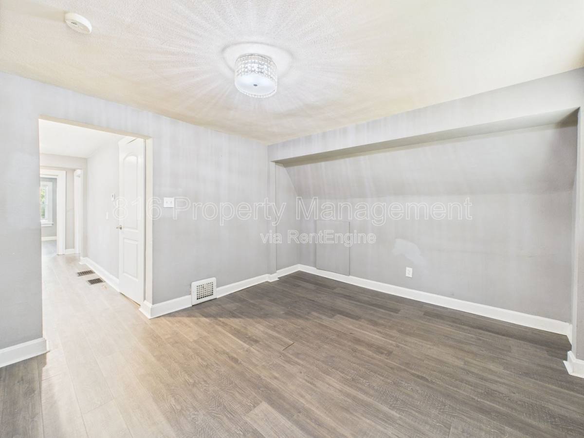 Apartment for rent at 701 W Kansas St #B, Liberty, MO 64068