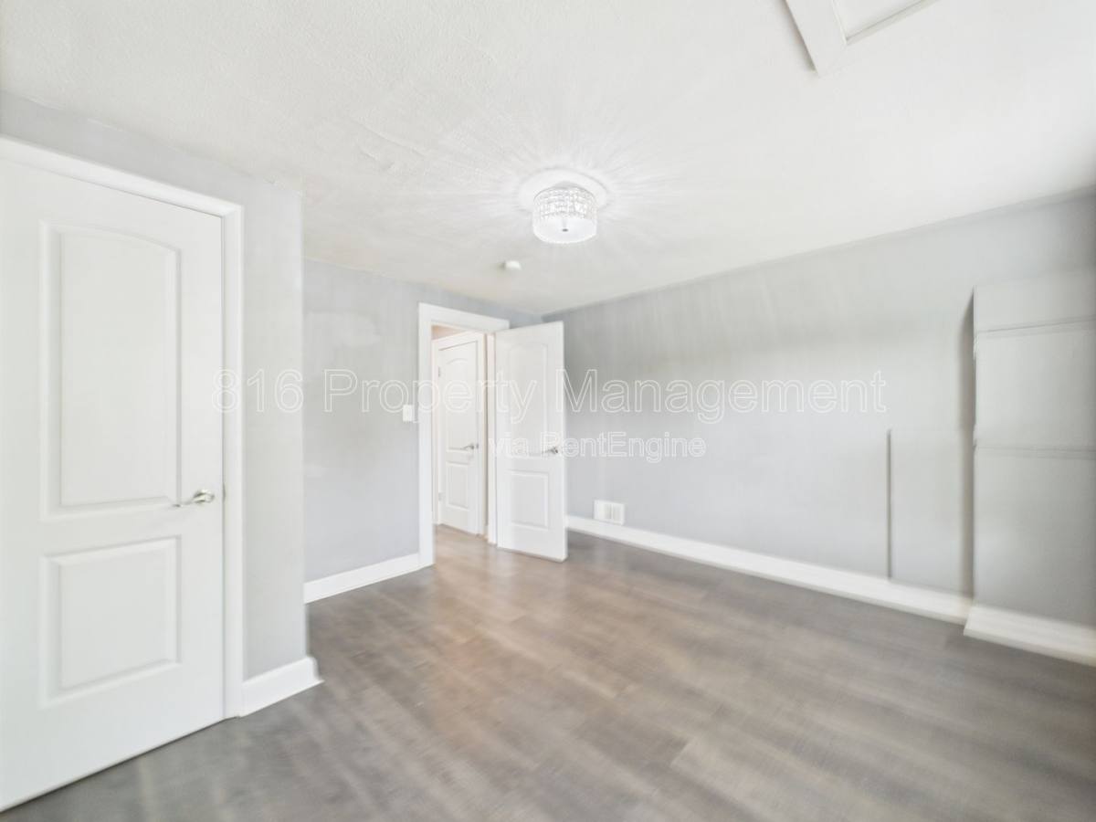 Apartment for rent at 701 W Kansas St #B, Liberty, MO 64068
