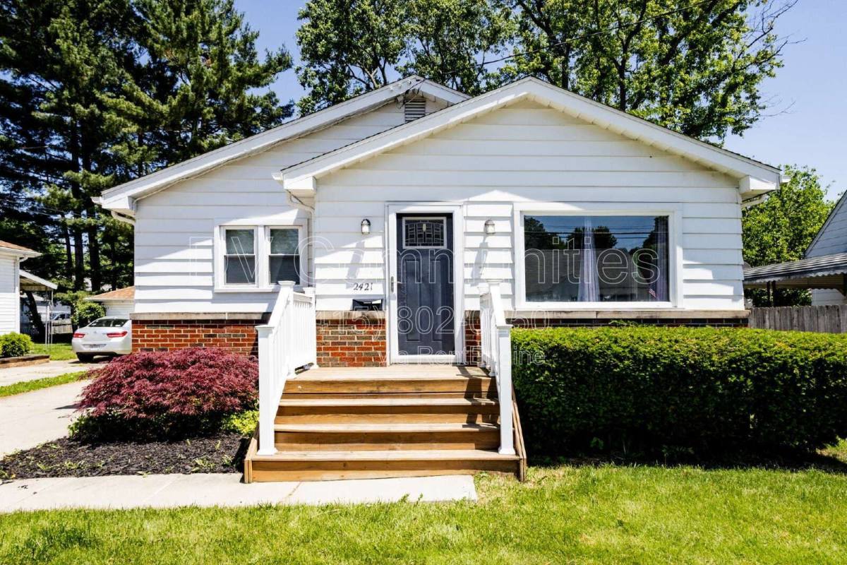 House for rent at 2421 12th St, Cuyahoga Falls, OH 44223