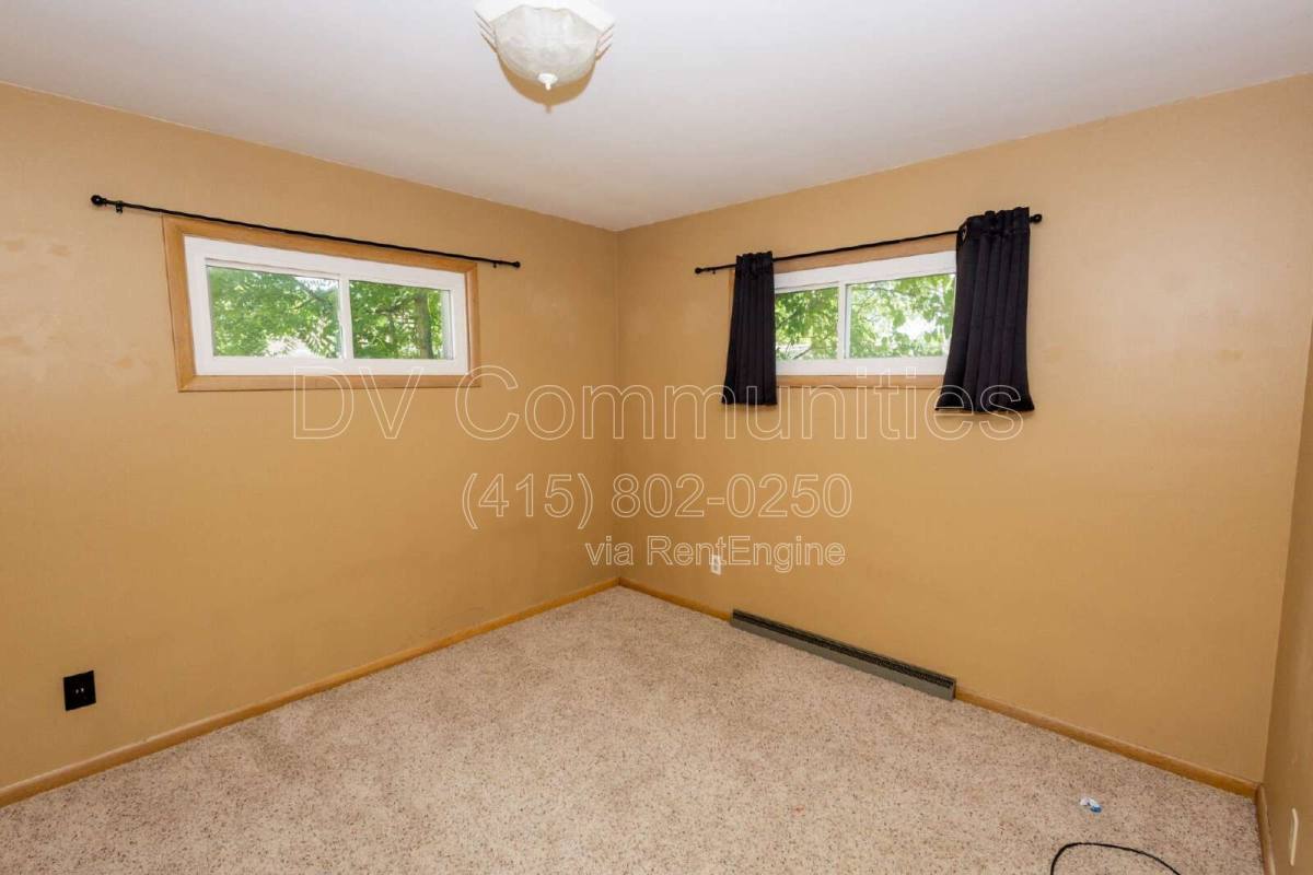 House for rent at 2421 12th St, Cuyahoga Falls, OH 44223