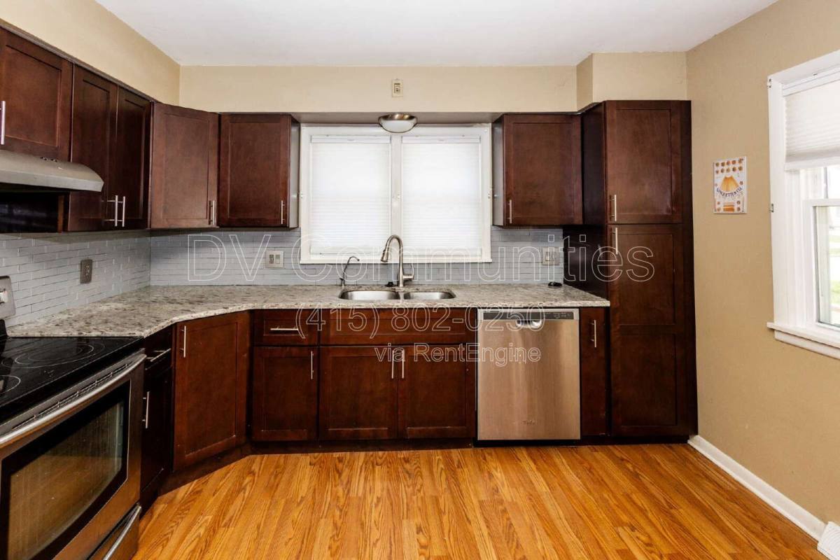 House for rent at 2421 12th St, Cuyahoga Falls, OH 44223
