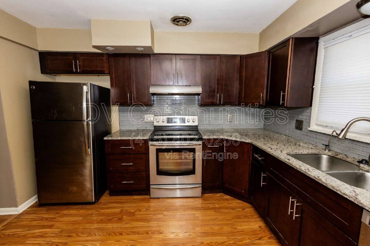 House for rent at 2421 12th St, Cuyahoga Falls, OH 44223