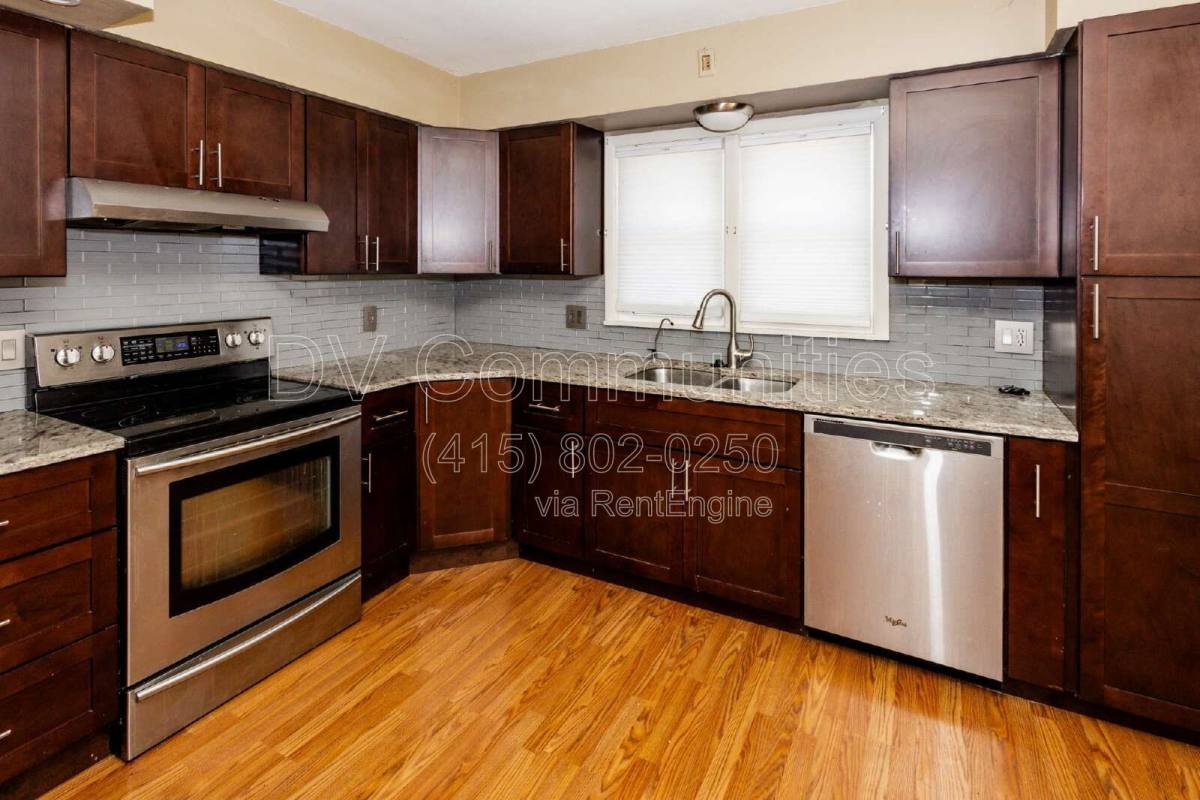 House for rent at 2421 12th St, Cuyahoga Falls, OH 44223