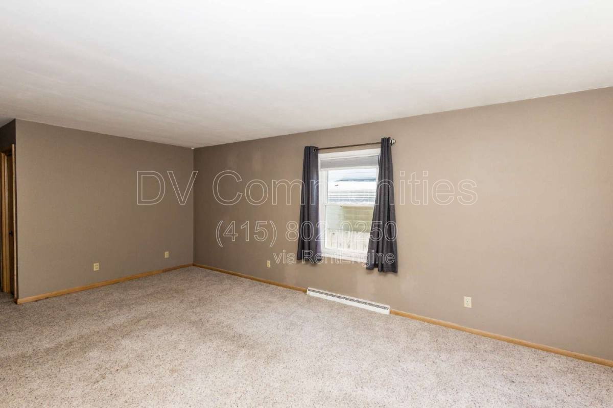 House for rent at 2421 12th St, Cuyahoga Falls, OH 44223