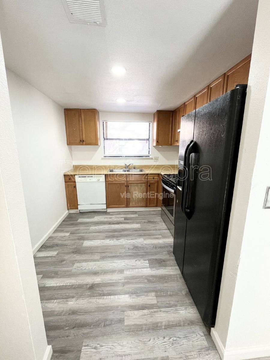 Apartment for rent at 244 W 19th St #B, Merced, CA 95340