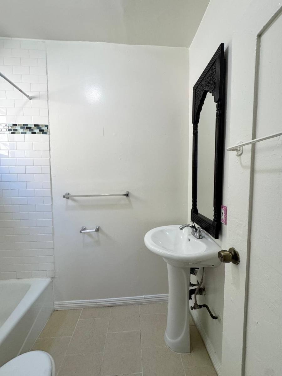 Apartment for rent at 808 4 5 N Poinsettia Place, Los Angeles, CA 90046