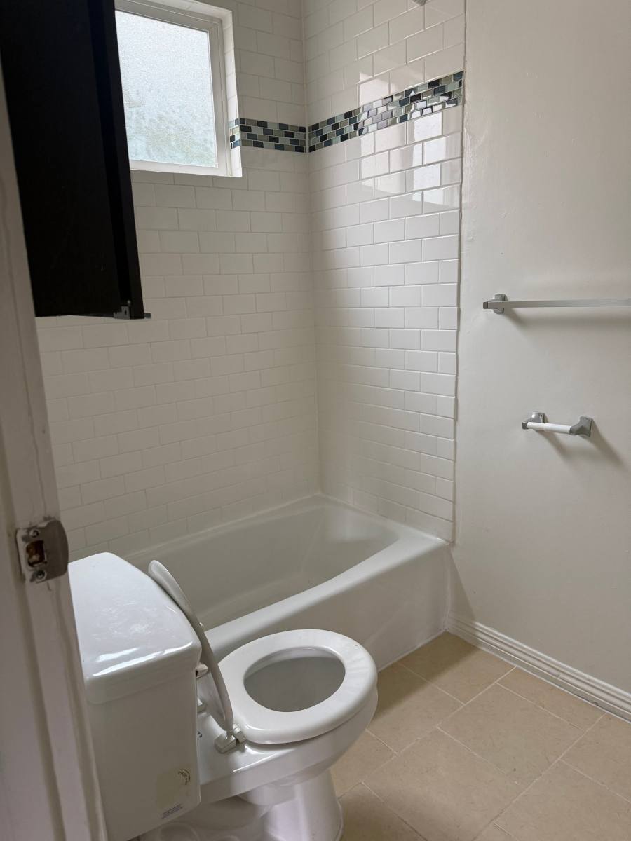 Apartment for rent at 808 4 5 N Poinsettia Place, Los Angeles, CA 90046