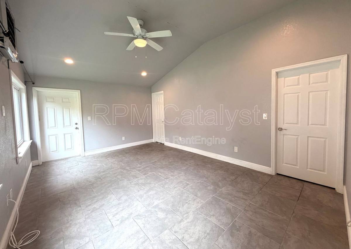 House for rent at 1944 58th St N, Saint Petersburg, FL 33710
