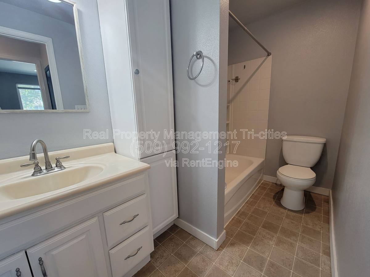 Apartment for rent at 3121 W Hood Ave #I203, Kennewick, WA 99336