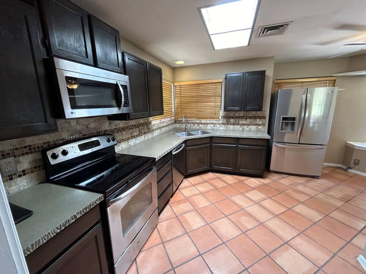 House for rent at 7511 W Kimberly Way, Glendale, AZ 85308