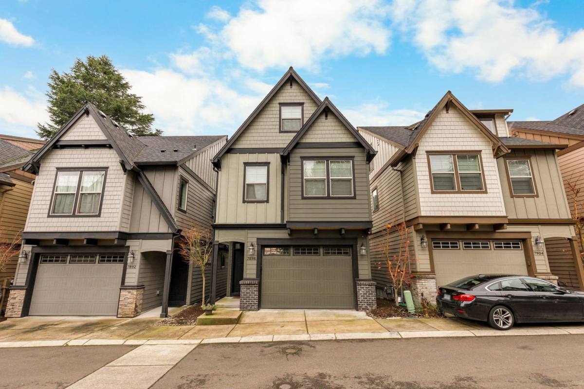 Townhouse for rent at 7898 SW Capitol Hill Rd, Portland, OR 97219