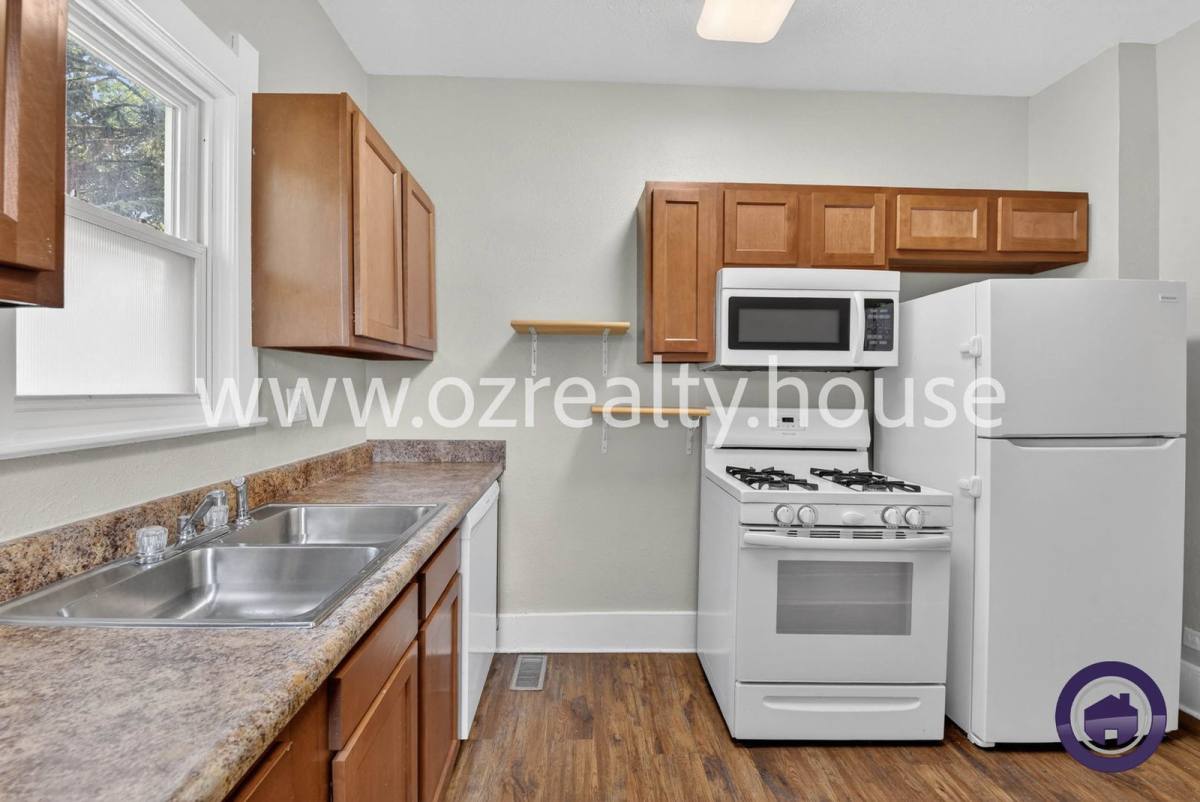 House for rent at 614 Woodstock Ave, Toledo, OH 43607