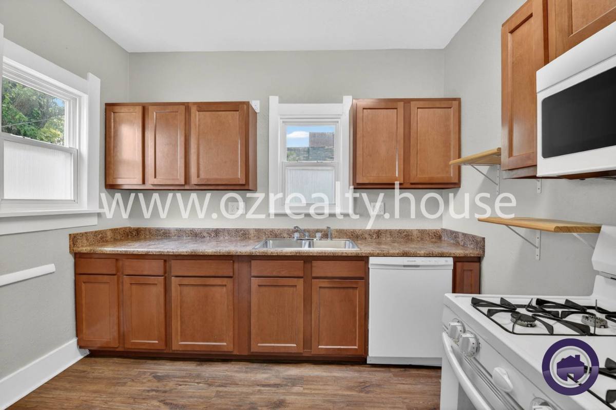 House for rent at 614 Woodstock Ave, Toledo, OH 43607