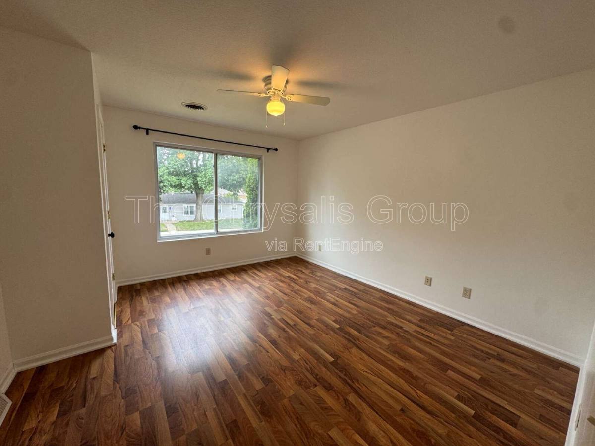 Apartment for rent at 1400 4th St, Peru, IL 61354