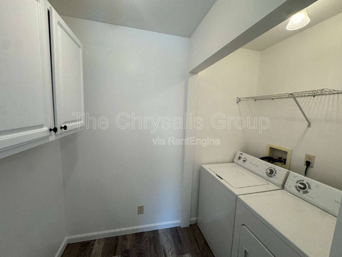 Apartment for rent at 1400 4th St, Peru, IL 61354