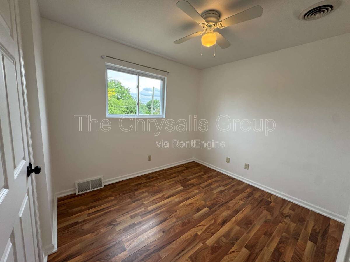 Apartment for rent at 1400 4th St, Peru, IL 61354