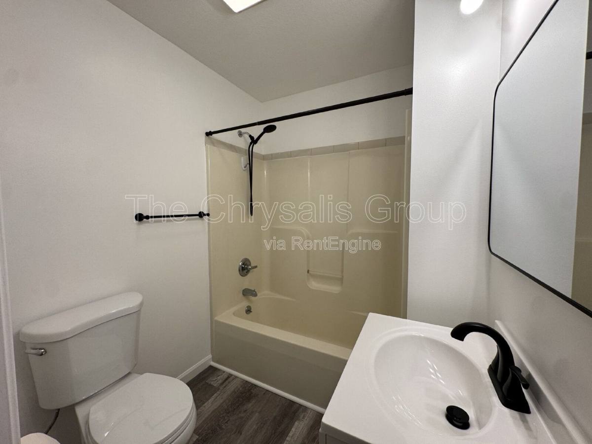 Apartment for rent at 1400 4th St, Peru, IL 61354