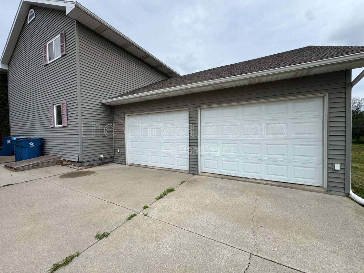 Apartment for rent at 1400 4th St, Peru, IL 61354