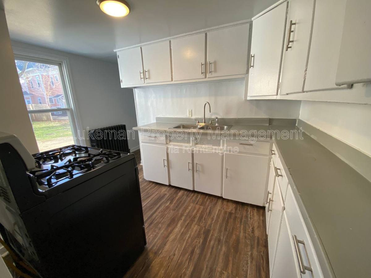 Apartment for rent at 417 Oak St #1, Kalamazoo, MI 49007