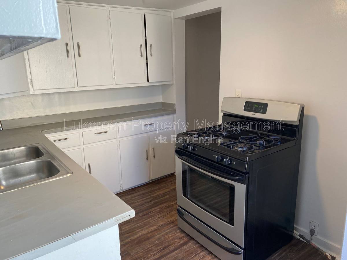 Apartment for rent at 417 Oak St #1, Kalamazoo, MI 49007