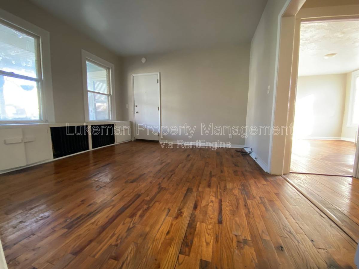 Apartment for rent at 417 Oak St #1, Kalamazoo, MI 49007