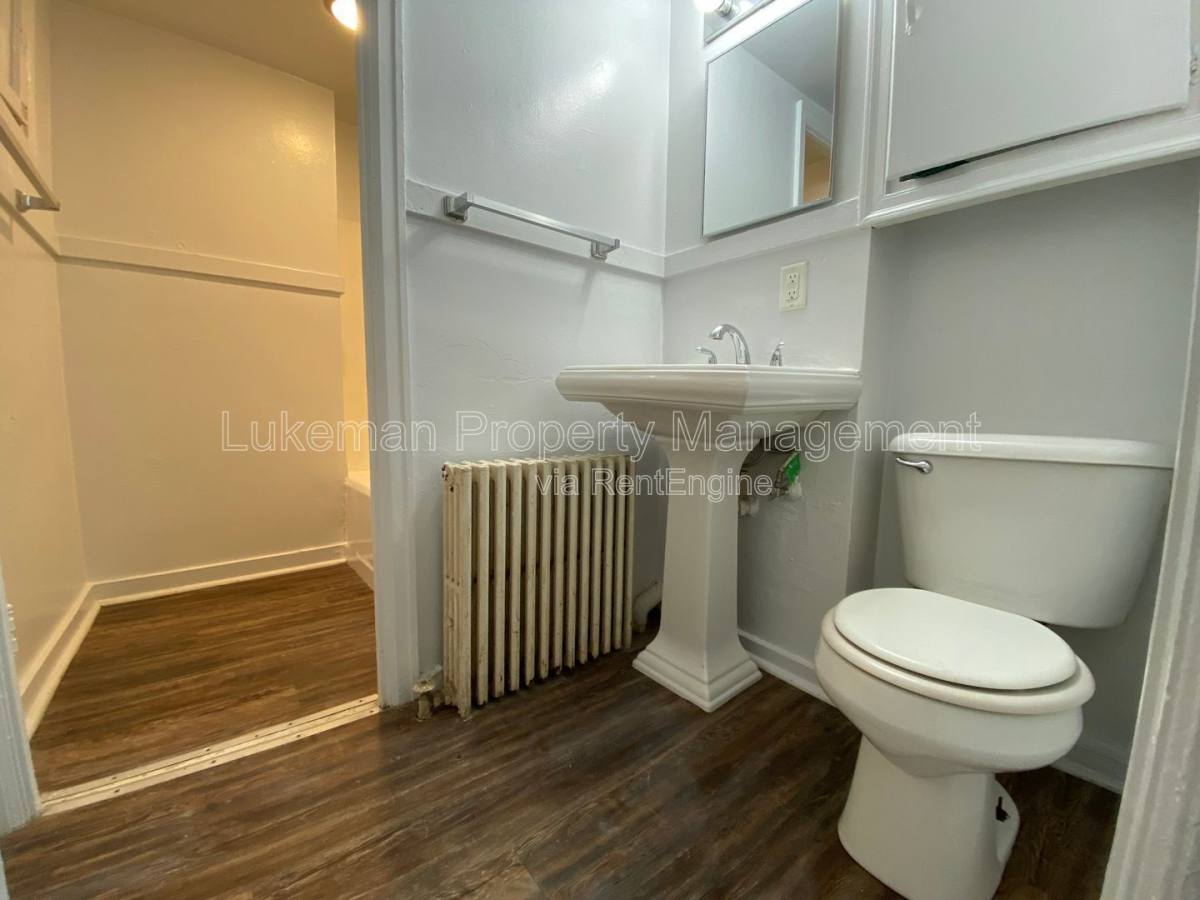 Apartment for rent at 417 Oak St #1, Kalamazoo, MI 49007