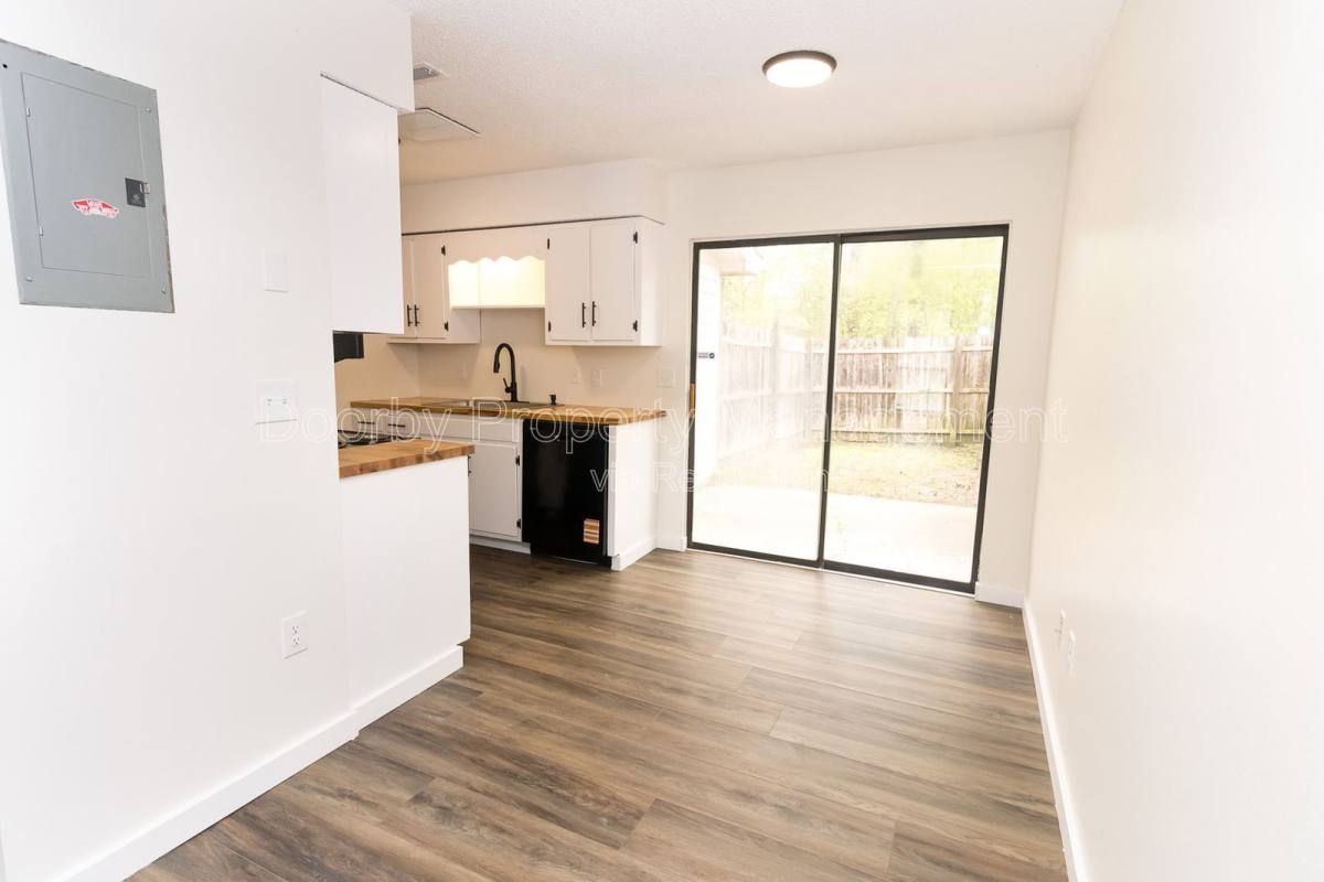 Apartment for rent at 1118 McBrien Rd #B, Chattanooga, TN 37412