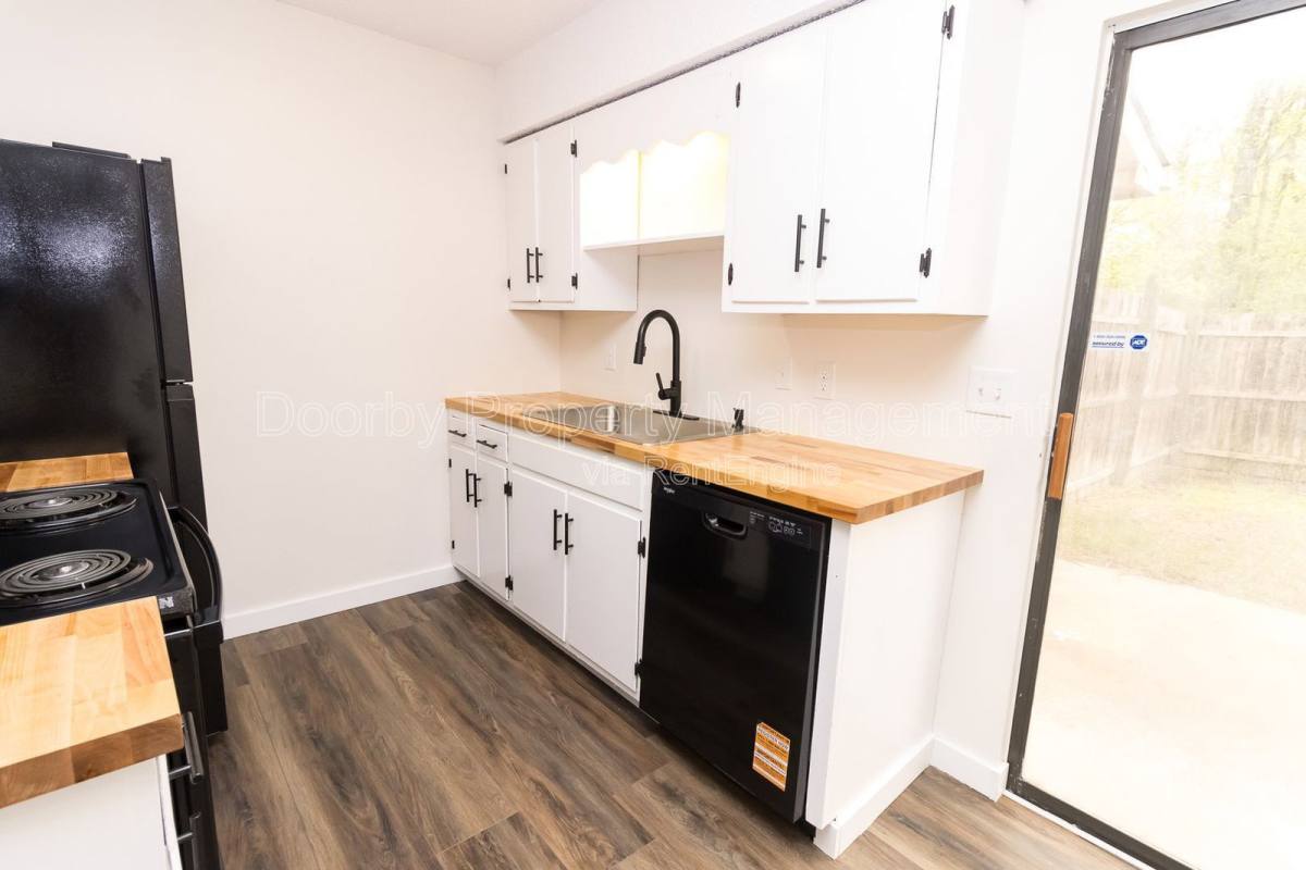 Apartment for rent at 1118 McBrien Rd #B, Chattanooga, TN 37412