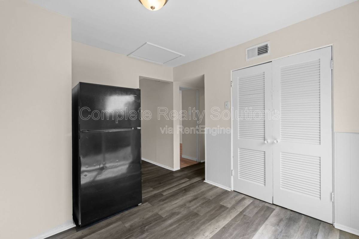 Apartment for rent at 2323 Woodson Rd #I, Saint Louis, MO 63114