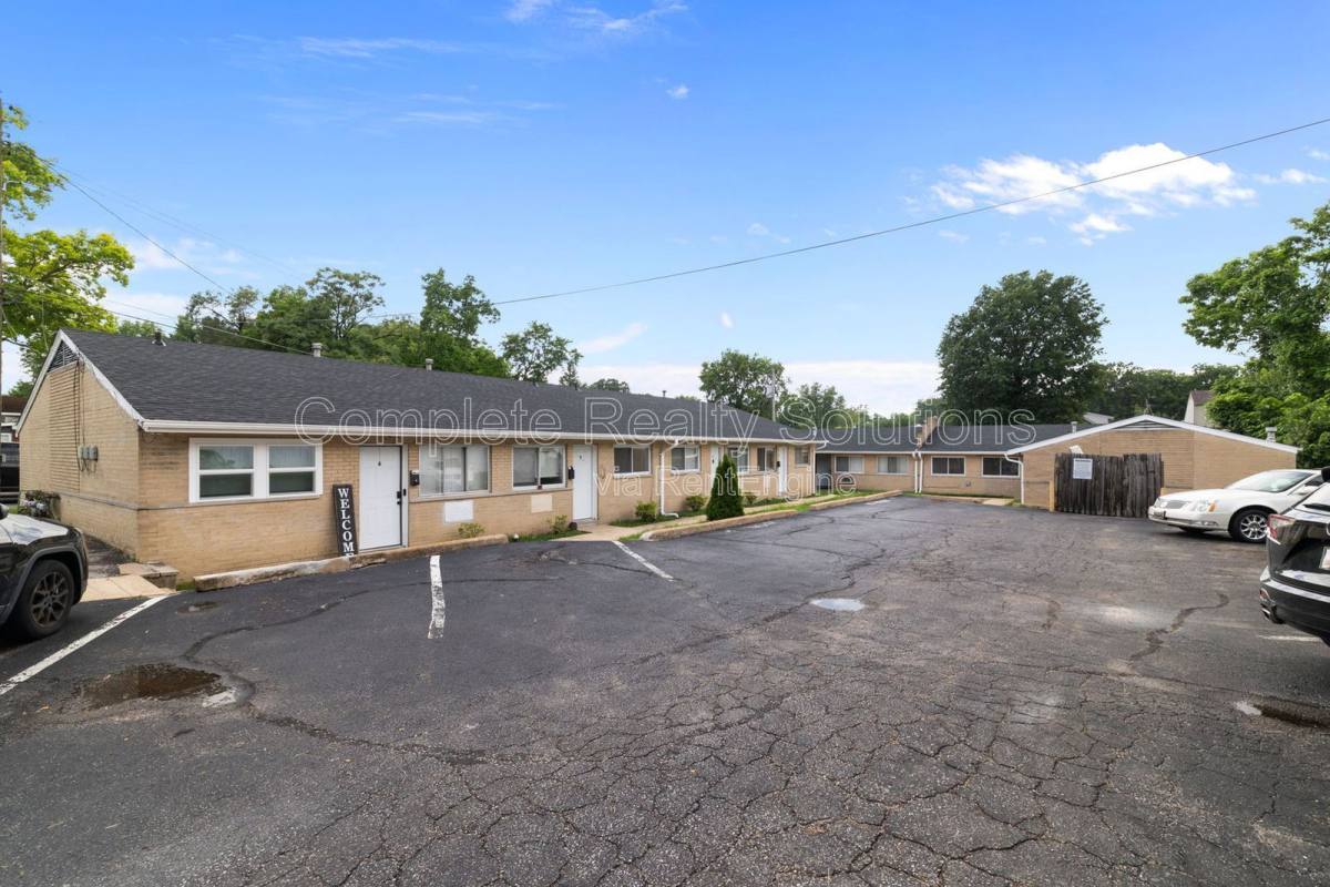 Apartment for rent at 2323 Woodson Rd #I, Saint Louis, MO 63114