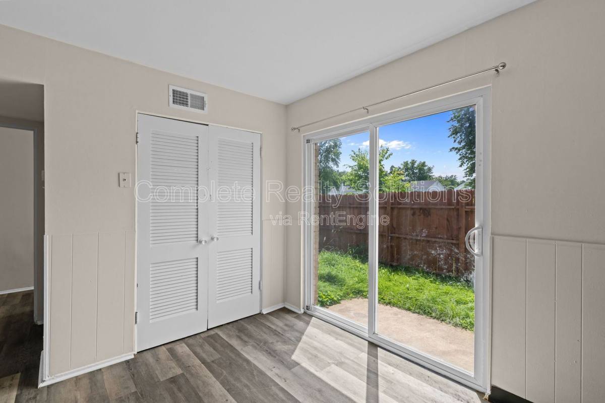 Apartment for rent at 2323 Woodson Rd #I, Saint Louis, MO 63114