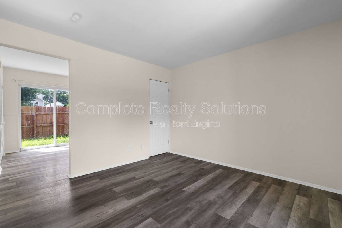 Apartment for rent at 2323 Woodson Rd #I, Saint Louis, MO 63114
