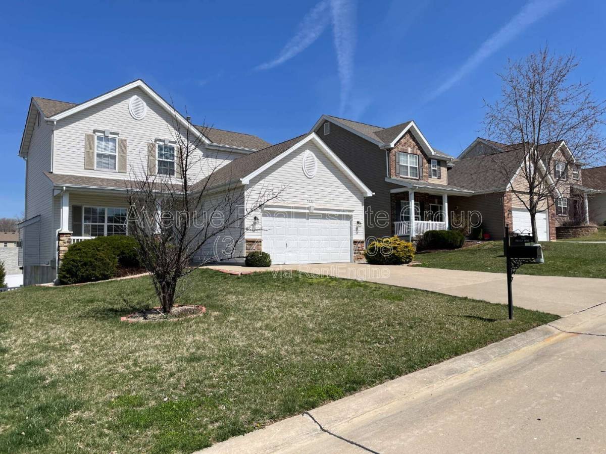 House for rent at 5533 Emerald Place Dr, Saint Charles, MO 63304