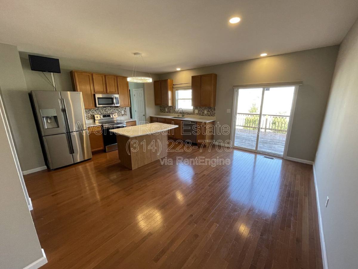 House for rent at 5533 Emerald Place Dr, Saint Charles, MO 63304