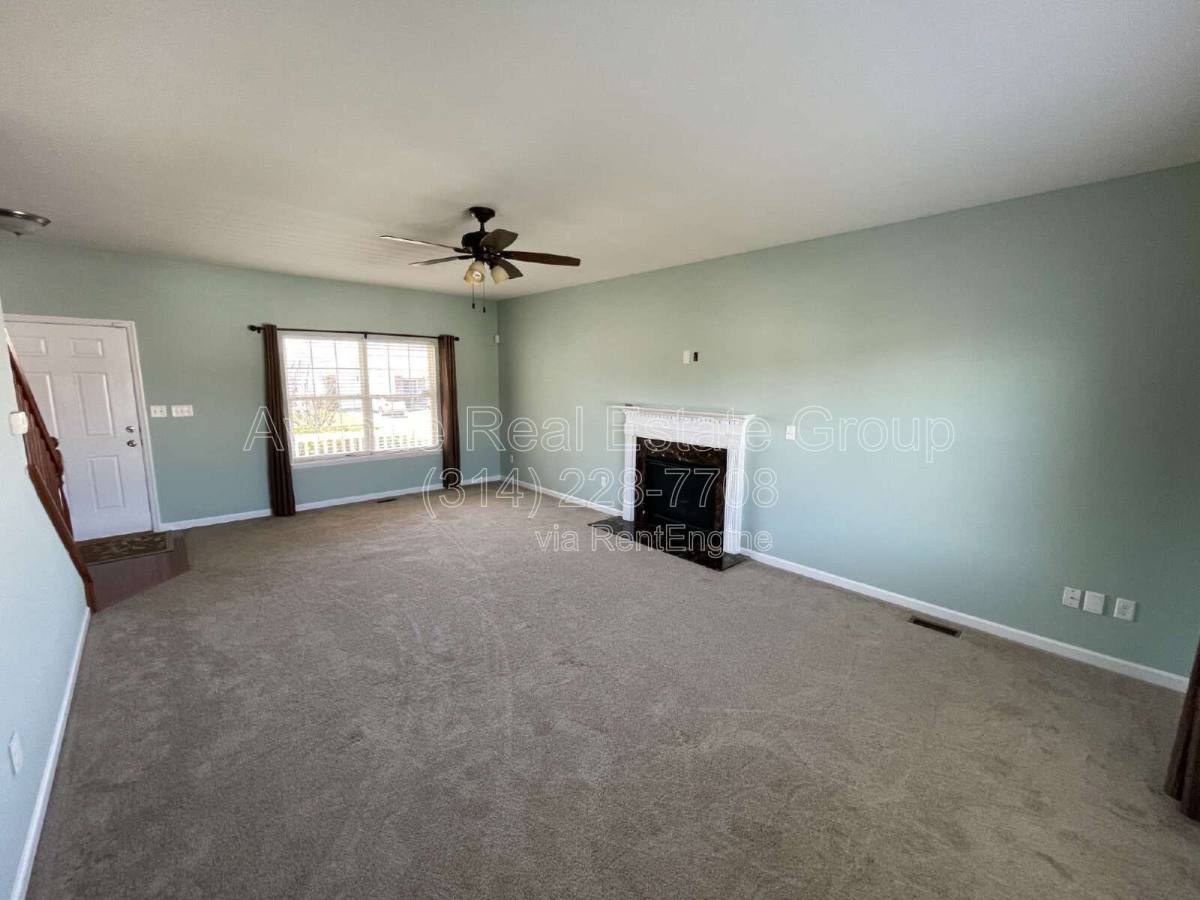 House for rent at 5533 Emerald Place Dr, Saint Charles, MO 63304