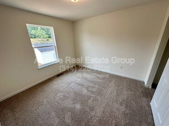 House for rent at 5587 Walden Ridge Dr, Saint Louis, MO 63128