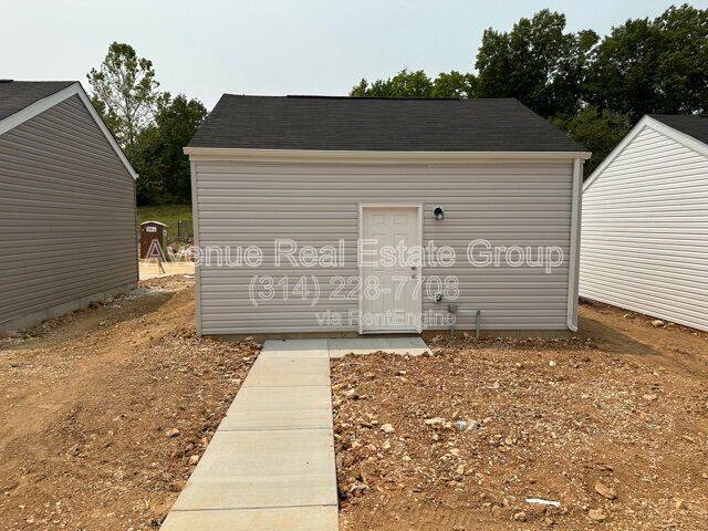 House for rent at 5587 Walden Ridge Dr, Saint Louis, MO 63128